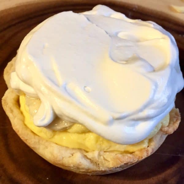 Easy Banana Cream Pie - FlyPeachPie