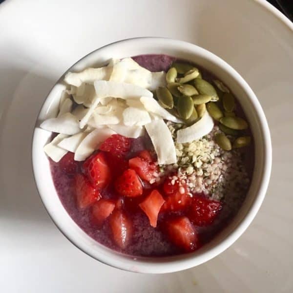 Low Carb Acai Smoothie Bowl - FlyPeachPie